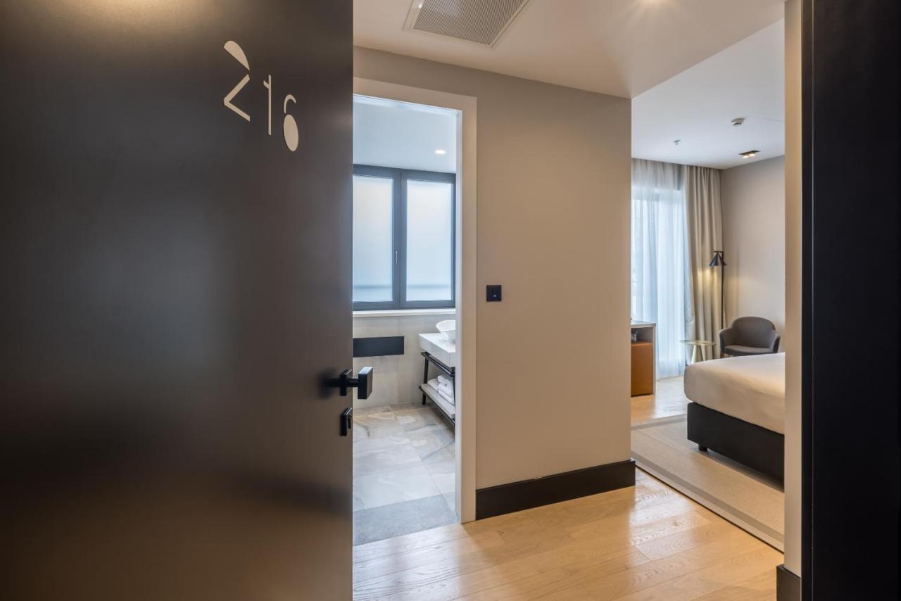 Cora Hotel Split Bagian luar foto